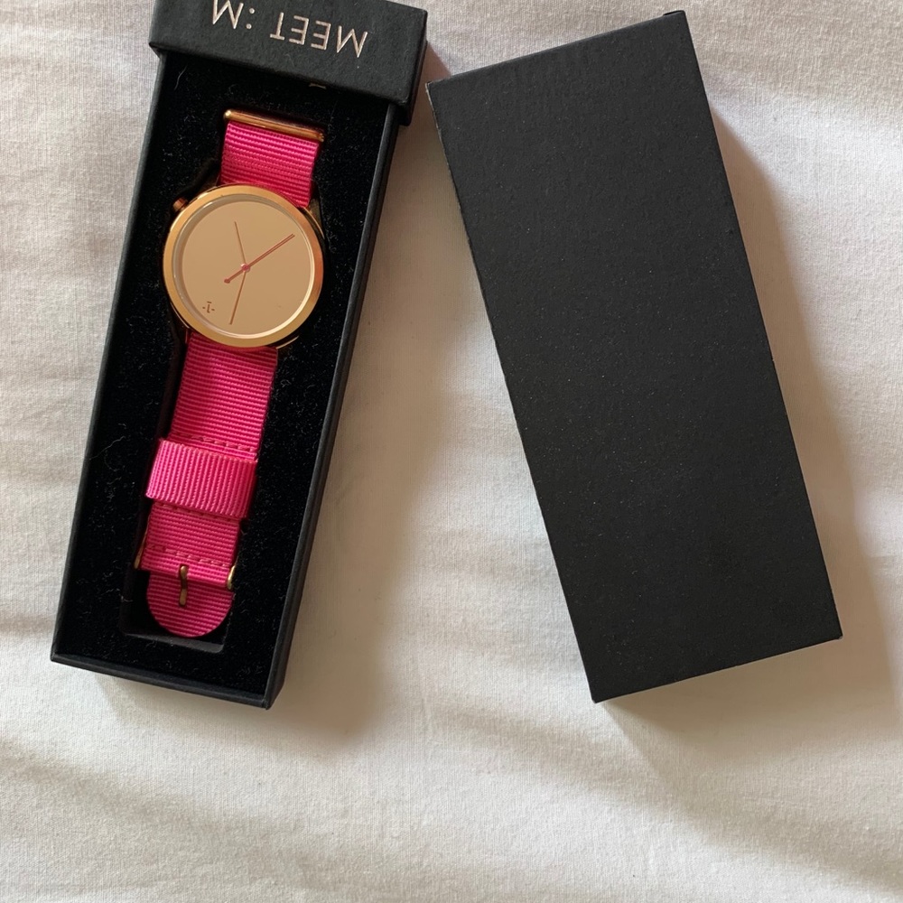 1Face Watch with Rose Gold Face and Pink Strap